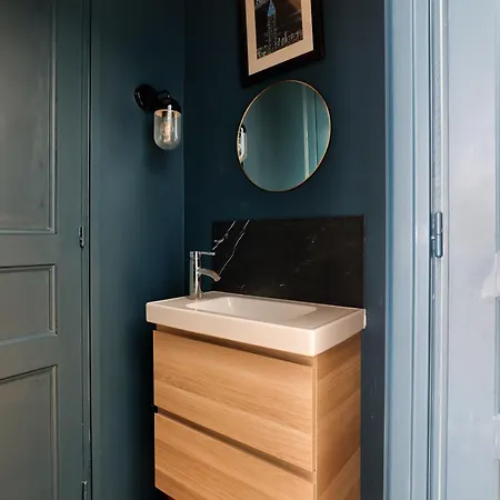 Stylish 2br In Private Mansion At Rue De Passy 아파트 파리