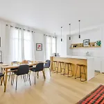 Stylish 2br In Private Mansion At Rue De Passy Paris