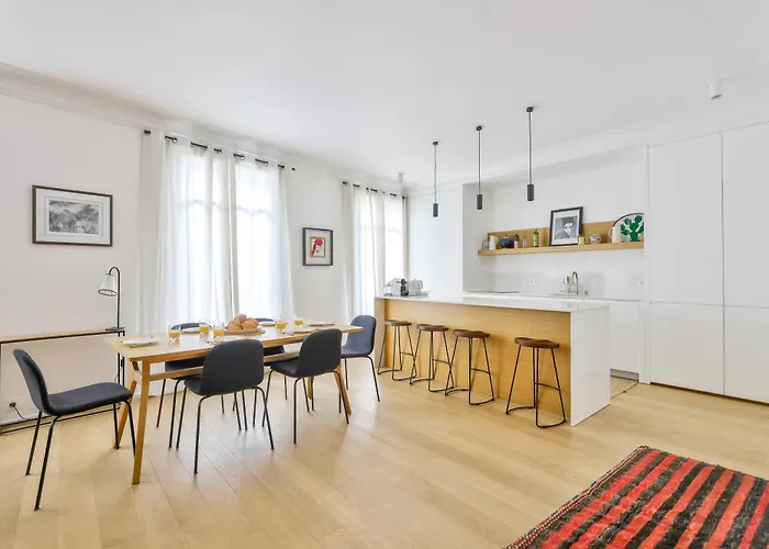 Stylish 2br In Private Mansion At Rue De Passy Παρίσι