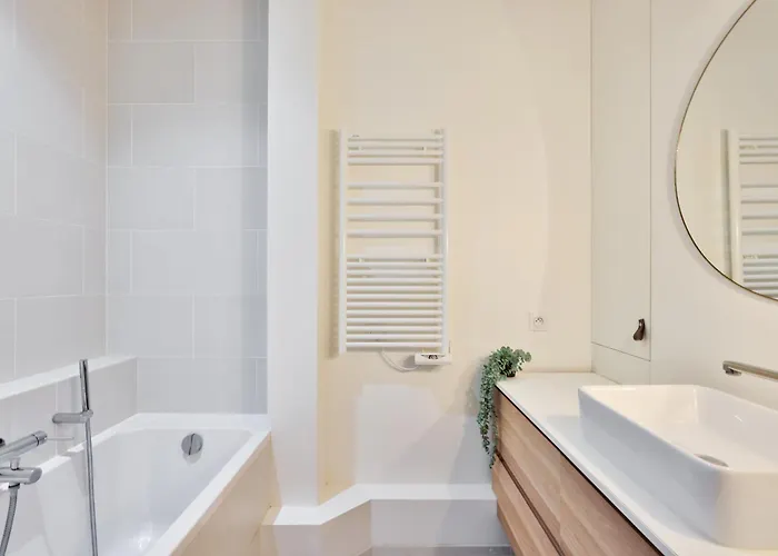 Stylish 2br In Private Mansion At Rue De Passy Διαμέρισμα